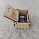 Puinen soitinlaatikko Kaunotar ja Hirviö 6x5x4 cm käsin vedettävä mekaninen musiikkilaatikko koriste lahja 4