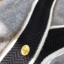 Pull féminin avec boutons et poches 3