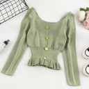 Pull féminin avec boutons et volants 6