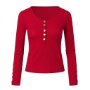 Pull féminin avec décolleté et boutons 1