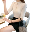 Pulôver de malha feminino com mangas curtas e decote em O. Corte delicado no peito. Top de uma só cor em acrílico e algodão. Estilo elegante. 3