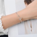 Pulseira aberta feminina com lua 3