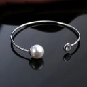 Pulseira aberta feminina com pérola 2
