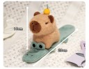 Pulseira de peluche com capivara Brinquedo de peluche para o pulso 25 × 10 cm Acessório divertido para crianças e adultos Presente adorável para usar 3