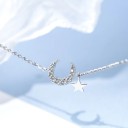 Pulseira feminina delicada com a lua 2