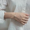 Pulseira fina feminina com pérolas 1