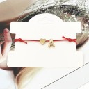 Pulsera de hilo con letra C
