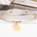 Pulsera de mujer abierta con trébol de cuatro hojas 2