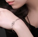 Pulsera de mujer con corazones y piedras conectadas 6