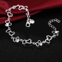 Pulsera de mujer con corazones y piedras conectadas 2