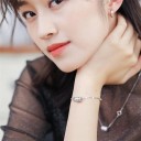 Pulsera de mujer de cadena con círculos y una cuenta 4
