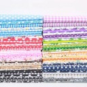 Puuvillakangas kotitekoisiin maskiin Neliösetti 25 x 25 cm Värillisesti yhteensopivia pilkku- ja kukkakuoseja Materiaali 100% puuvilla 12