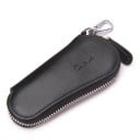 Puzdro na kľúče z pravej kože Vnútorné krúžky Zapínanie na zips po obvode Kovová karabína Protiahnutý zaoblený tvar Rozmer 6 x 12 x 2 cm 1