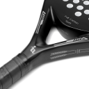 Raketa na padel grafitový kompozit s paměťovou pěnou EVA Tloušťka 3,7 cm Šířka 26 cm Délka 34 cm Rukojeť 12 cm Obvod 10 cm 2