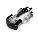 RC-auto ajaa seinällä 3