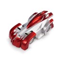 RC-auto ajaa seinällä 4