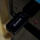 Receptor de áudio Bluetooth para carro e colunas Ligação AUX através de jack de 3,5 mm Alimentação via USB Alcance até 10 m Inclui cabo de áudio 6