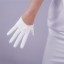 Rękawiczki damskie wykonane z błyszczącej sztucznej skóry 2