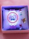 Relógios digitais infantis com iluminação LED Unicórnio + pulseira arco-íris Relógios de plástico rosa Conjunto infantil luminoso Presente 2