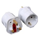 Reseadapter för Storbritannien för europeiska enheter Kontakt av typ G och uttag av typ F Maximal spänning 250 V och ström 13 A 3