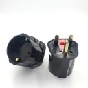 Reseadapter för Storbritannien för europeiska enheter Kontakt av typ G och uttag av typ F Maximal spänning 250 V och ström 13 A 4