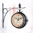 Retro Wanduhr im Stil von Bahnhofsuhr mit dekorativem Wandhalterung Rundes Ziffernblatt mit arabischen Ziffern Schwarzes Eisen 25 x 9 x 22 cm 3