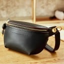Riñonera de piel auténtica para mujer Bolso cruzado Cremallera dorada Cadena decorativa con pompón Correa ajustable 16 x 7 x 25 cm 6