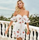 Robe fleurie à épaules dénudées 1