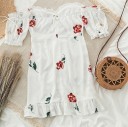 Robe fleurie à épaules dénudées 2