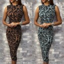 Robe fourreau avec ornements 1
