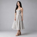 Robe midi femme à fines bretelles avec corsage et décolleté en cœur, rayée verte avec de petites fleurs pour l'été 3