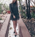 Robe mini à col roulé avec volants 4