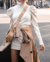 Robe mini en tricot avec col roulé 8