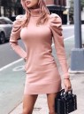 Robe mini en tricot avec col roulé 1