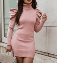 Robe mini en tricot avec col roulé 4