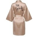 Rochie de noapte pentru mireasă din satin fin cu inscripția team bride 5