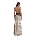 Rochii elegante lungi pentru femei până la pământ fără mâneci cu decolteu adânc în V și dantelă în talie de culoare albă cu puncte negre 2