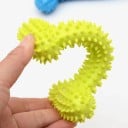 Rubberen bot voor honden 10,5 x 4 cm met massagerandjes voor het reinigen van tanden en bijttraining duurzame speeltje voor kleine honden 7