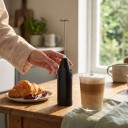 Ruční napěňovač mléka na baterie 2x AA Nerezová spirálová metla Kompaktní šlehač Na cappuccino latte kakao i vejce 4