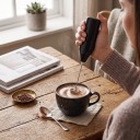 Ruční napěňovač mlieka na batérie 2x AA Nerezová spirálová metla Kompaktný šľahač Na cappuccino latte kakao aj vajcia 5