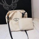 Ruime dames crossbody tas en schoudertas Crèmekleurig lichaam met zwarte opdruk Band met metalen gespen 31 x 34 x 14 cm 6