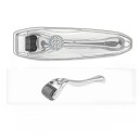 Rullo derma argento con microaghi 0,25 mm Rullo meso in titanio per il ringiovanimento della pelle con custodia Rullo massaggiante con 540 microaghi per una pelle liscia Strumento con aghi per l'esfoliazione profonda della pelle 2