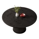 Rund spisebord til 4–6 personer Diameter 122,4 cm Højde 74,9 cm Plade MDF og metalben med riller Maksimal belastning 136 kg Til spisestuen 3