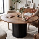 Rund spisebord til 4–6 personer Diameter 122,4 cm Højde 74,9 cm Plade MDF og metalben med riller Maksimal belastning 136 kg Til spisestuen 11
