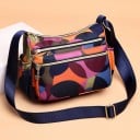 Sac à bandoulière pour femme avec imprimé et plusieurs poches zippées Sangle large réglable Tissu oxford et polyester Dimensions 27 x 20 x 10 cm 2