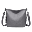 Sac à bandoulière pour femmes en cuir synthétique Surface grainée Sangle d'épaule avec mousquetons en métal Franges décoratives 3