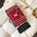 Sac à main pour femme à porter sur l'épaule avec rabat et clous en métal Longue bandoulière en chaîne Verrou en métal Aspect suédé Cuir 8