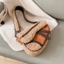 Sac à main pour femme en fausse fourrure et cuir PU Forme de selle Large sangle en fausse fourrure Bandes décoratives Dimensions 23 x 19 x 8 cm 6