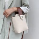 Sac à main pour femme en forme de seau en simili cuir Anse large avec embossage crocodile Boucle en métal décorative Col resserrable Longue 9