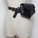 Sac banane pour femme avec rabat à la ceinture Forme arrondie avec bords surpiqués Ceinture large avec boucle carrée de couleur dorée en simili cuir 8